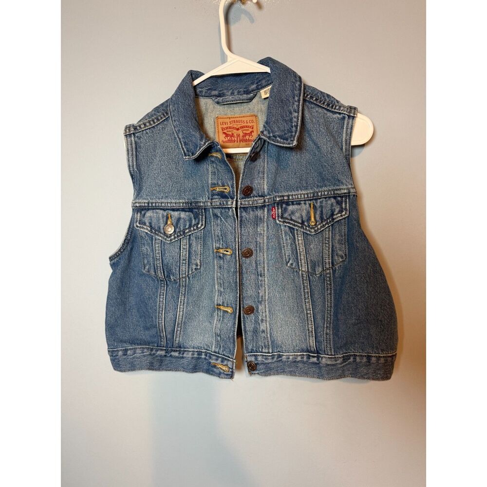 Levi's women's cropped denim vest in size XL